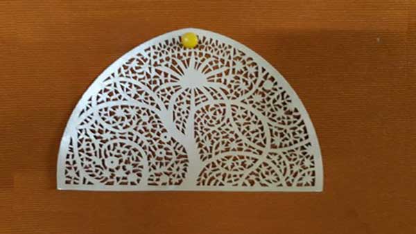 紙張激光鏤空機是專門為紙制品工業(yè)研制的新型加工設(shè)備(圖2)